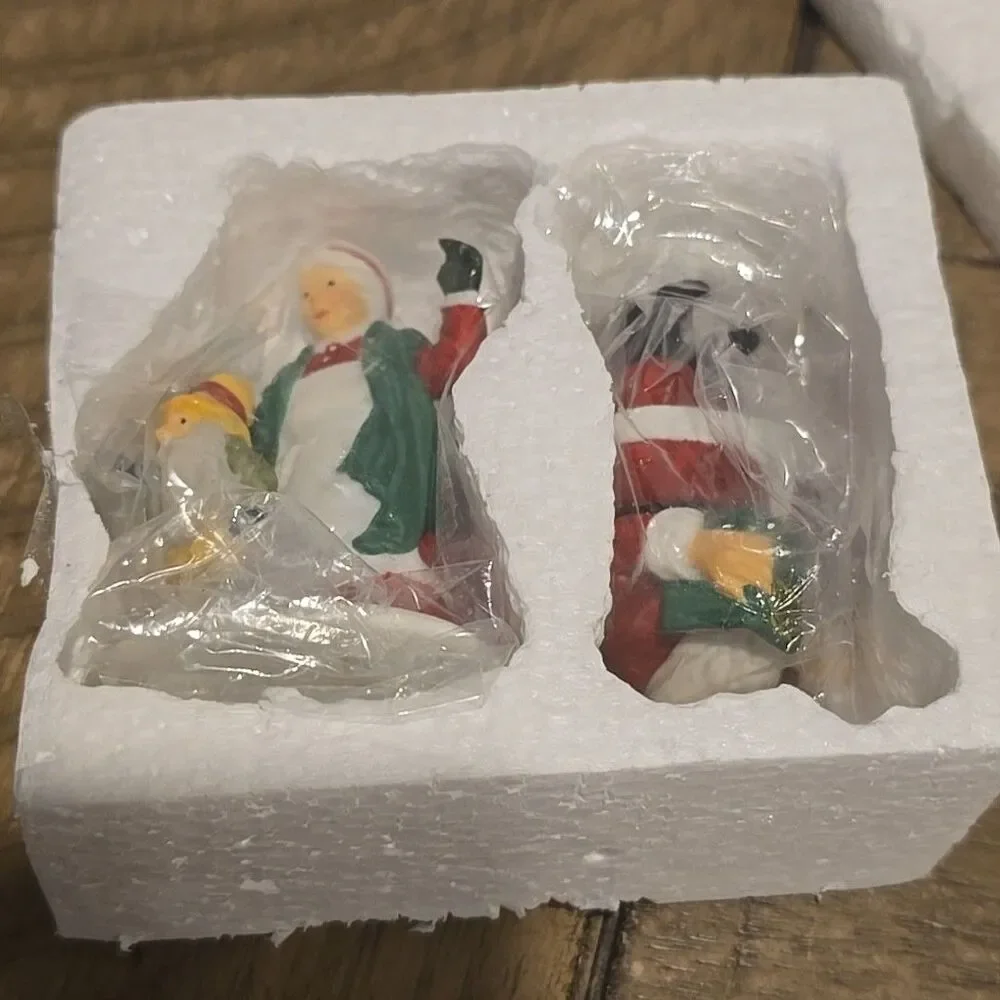 Dept 56 “Santa & Mrs. Claus” #56090 North Pole Series Colored Box